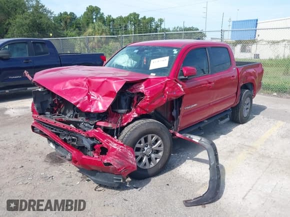 ✅ 2018 Toyota Tacoma SR5 • VIN: 3TMAZ5CN3JM072890 • Lot: 42717569. Wystawiony na IAAI z przebiegiem 95 748 mil. Bezpłatny archiwum sprzedaży aukcyjnych z USA i szczegółowy raport historii pojazdu na DreamBid. Zdjęcie 2.