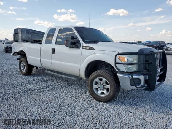 ✅ 2015 Ford F-250 XLT • VIN: 1FT7X2B69FEB93591 • Lot: 65528585. Wystawiony na Copart z przebiegiem 123 908 mil. Bezpłatny archiwum sprzedaży aukcyjnych z USA i szczegółowy raport historii pojazdu na DreamBid. Zdjęcie 4.