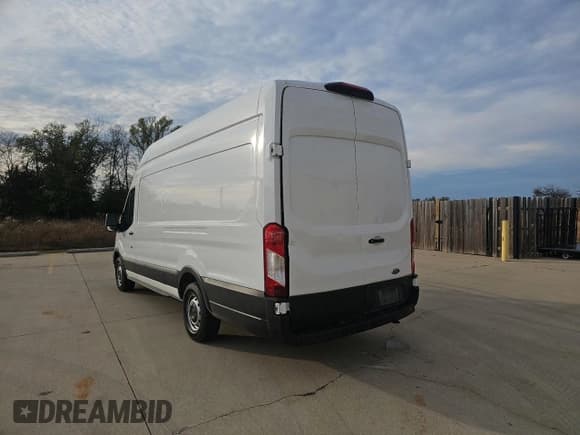 ✅ 2022 Ford Transit Cargo • VIN: 1FTBW3X80NKA12133 • Lot: 80324314. Listed on Copart with 176,221 mi. Free auction sales archive from the USA and detailed vehicle history report at DreamBid. Image 3.