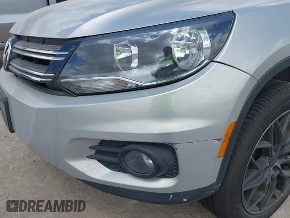 ✅ 2012 Volkswagen Tiguan S • VIN: WVGBV7AX6CW585386 • Lot: 43267607. Listed on IAAI with 91,618 mi. Free auction sales archive from the USA and detailed vehicle history report at DreamBid. Image 16.