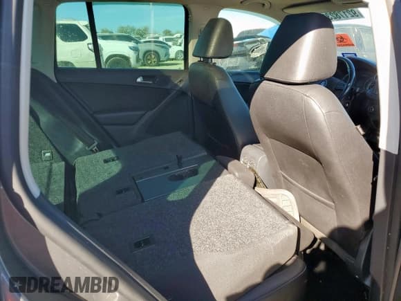 ✅ 2012 Volkswagen Tiguan S • VIN: WVGAV7AX4CW003829 • Lot: 92178235. Listed on Copart with Not provided. Free auction sales archive from the USA and detailed vehicle history report at DreamBid. Image 11.