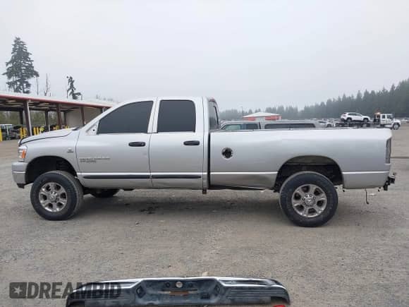 2006 Dodge 3500 SLT z VIN 3D7LX38CX6G244581, wystawiony jako IAAI lot #43207376 z przebiegiem 254 558 mil mil oraz . Historia ofert i sprzedaży dostępna na DreamBid. Obrazek 15.