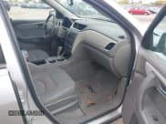 ✅ 2014 Chevrolet Traverse LS • VIN: 1GNKRFKD2EJ111529 • Lot: 43436395. Wystawiony na IAAI z przebiegiem Nie podano. Bezpłatny archiwum sprzedaży aukcyjnych z USA i szczegółowy raport historii pojazdu na DreamBid. Zdjęcie 5.