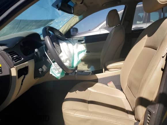 2010 Hyundai Genesis z VIN KMHGC4DE1AU080420, wystawiony jako Copart lot #75100604 z przebiegiem 139 404 mil mil oraz Szkoda całkowita • Salvage title. Historia ofert i sprzedaży dostępna na DreamBid. Obrazek 7.