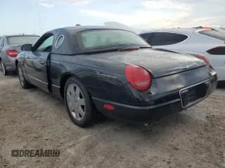 ✅ 2002 Ford Thunderbird Hardtop Premium • VIN: 1FAHP60A42Y122154 • Lot: 77179324. Wystawiony na Copart z przebiegiem Nie podano. Bezpłatny archiwum sprzedaży aukcyjnych z USA i szczegółowy raport historii pojazdu na DreamBid. Zdjęcie 2.