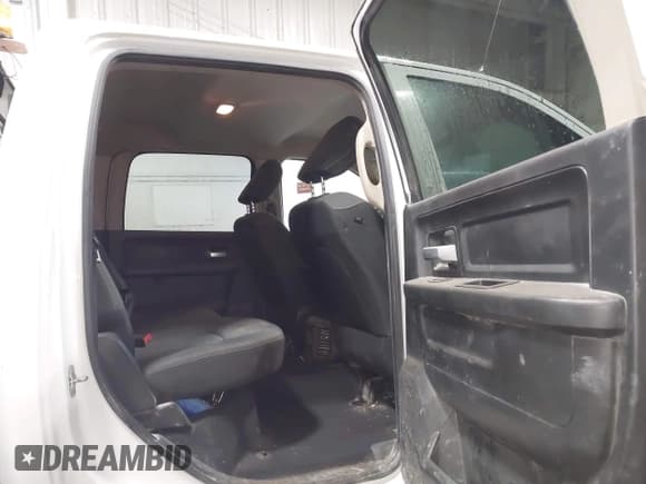 ✅ 2019 Ram 2500 Tradesman • VIN: 3C6UR5HJ1KG651631 • Lot: 43518223. Wystawiony na IAAI z przebiegiem 47 269 mil. Bezpłatny archiwum sprzedaży aukcyjnych z USA i szczegółowy raport historii pojazdu na DreamBid. Zdjęcie 8.