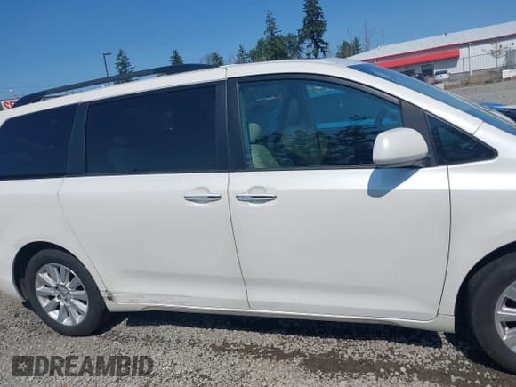 ✅ 2015 Toyota Sienna Limited • VIN: 5TDDK3DC6FS114592 • Lot: 42369139. Listed on IAAI with 134,436 mi. Free auction sales archive from the USA and detailed vehicle history report at DreamBid. Image 14.
