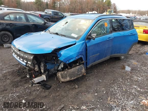 ✅ 2022 Jeep Compass Latitude • VIN: 3C4NJDBB3NT169495 • Lot: 43672382. Listed on IAAI with 22,073 mi. Free auction sales archive from the USA and detailed vehicle history report at DreamBid. Image 2.