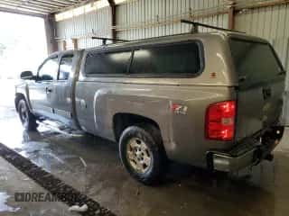 2009 Chevrolet Silverado 1500 LT z VIN 1GCEK29J69E139654, wystawiony jako Copart lot #67663355 z przebiegiem 185 493 mil mil oraz Czysty tytuł • Clean title. Historia ofert i sprzedaży dostępna na DreamBid. Obrazek 2.