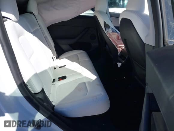 ✅ 2024 Tesla Model Y Long Range • VIN: 7SAYGDEE0RF027744 • Lot: 43405801. Wystawiony na IAAI z przebiegiem 16 832 mil. Bezpłatny archiwum sprzedaży aukcyjnych z USA i szczegółowy raport historii pojazdu na DreamBid. Zdjęcie 8.