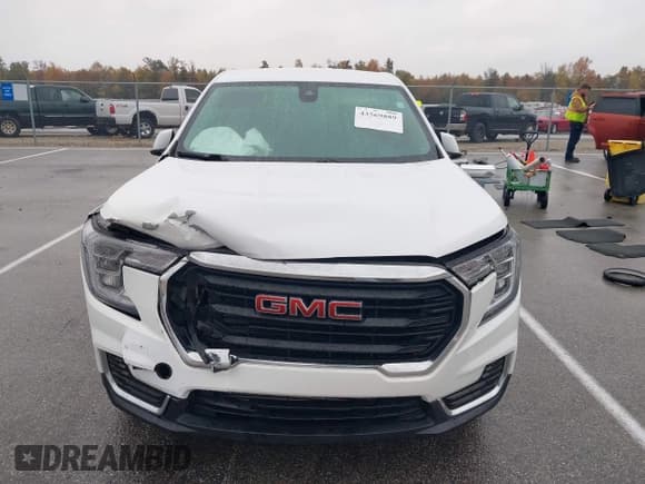 ✅ 2024 GMC Terrain SLE • VIN: 3GKALMEG6RL339262 • Lot: 43569889. Wystawiony na IAAI z przebiegiem 22 452 mil. Bezpłatny archiwum sprzedaży aukcyjnych z USA i szczegółowy raport historii pojazdu na DreamBid. Zdjęcie 12.