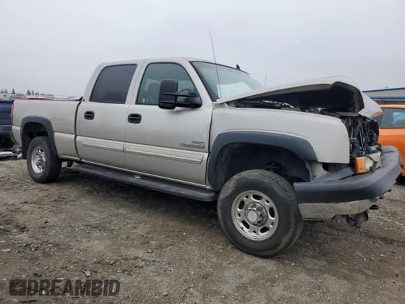 ✅ 2006 Chevrolet Silverado 2500HD LT1 • VIN: 1GCHC23D96F139358 • Лот: 85543204. Опубликован ранее на Copart с пробегом Не указан. Бесплатный доступ к архиву аукционных продаж из США и подробный отчёт об истории автомобиля на DreamBid. Изображение 4.