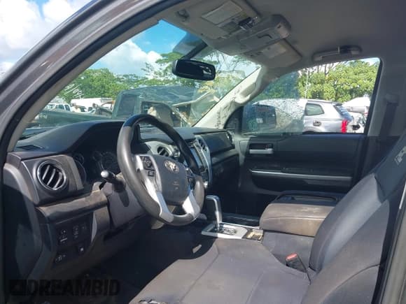 ✅ 2017 Toyota Tundra SR5 • VIN: 5TFDY5F12HX649583 • Lot: 43518613. Listed on IAAI with 103,772 mi. Free auction sales archive from the USA and detailed vehicle history report at DreamBid. Image 5.