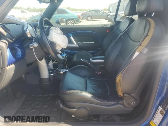 ✅ 2006 MINI Convertible • VIN: WMWRF33586TG14283 • Lot: 84634505. Listed on Copart with 132,374 mi. Free auction sales archive from the USA and detailed vehicle history report at DreamBid. Image 7.