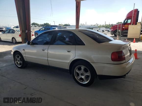 ✅ 1998 Audi A4 • VIN: WAUBB28DXWA107837 • Лот: 57293715. Опубликован ранее на Copart с пробегом 133 112 миль. Бесплатный доступ к архиву аукционных продаж из США и подробный отчёт об истории автомобиля на DreamBid. Изображение 2.