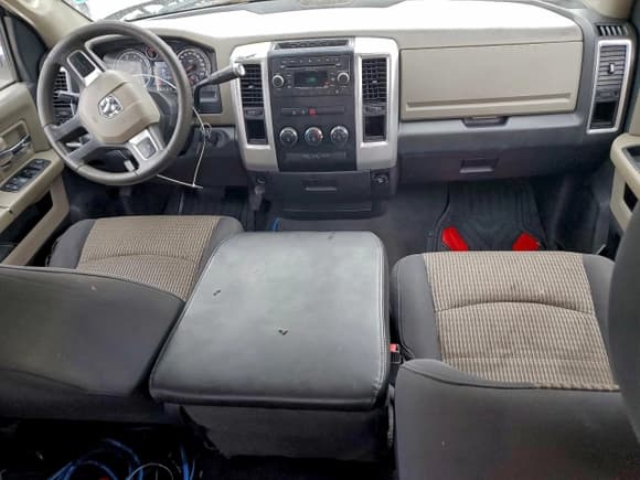 ✅ 2011 Ram 1500 ST • VIN: 1D7RB1GP0BS519959 • Lot: 95834195. Wystawiony na Copart z przebiegiem 184 010 mil. Bezpłatny archiwum sprzedaży aukcyjnych z USA i szczegółowy raport historii pojazdu na DreamBid. Zdjęcie 8.