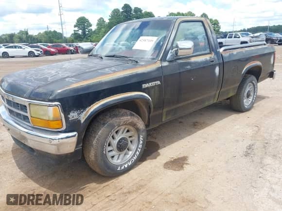 1993 Dodge Dakota with VIN 1B7FL26Y3PS225117, listed as a IAAI auction lot 42587109 with 137,543 mi miles and . Bid and sale history available at DreamBid. Image 2.
