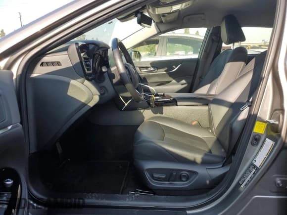 ✅ 2022 Toyota Mirai XLE • VIN: JTDAAAAA9NA005326 • Lot: 48085324. Wystawiony na Copart z przebiegiem 65 972 mil. Bezpłatny archiwum sprzedaży aukcyjnych z USA i szczegółowy raport historii pojazdu na DreamBid. Zdjęcie 7.