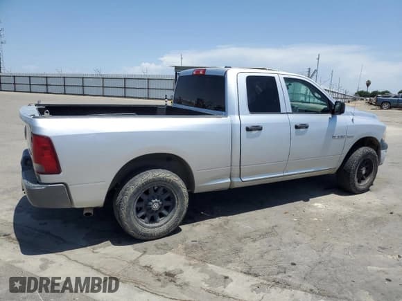 ✅ 2010 Dodge 1500 ST • VIN: 1D7RV1GT8AS110188 • Lot: 59577965. Wystawiony na Copart z przebiegiem 229 355 mil. Bezpłatny archiwum sprzedaży aukcyjnych z USA i szczegółowy raport historii pojazdu na DreamBid. Zdjęcie 3.