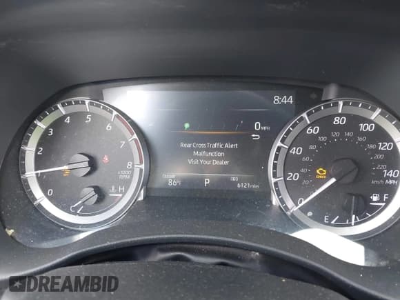 ✅ 2023 Toyota Highlander L • VIN: 5TDKDRAHXPS509316 • Lot: 42674115. Wystawiony na IAAI z przebiegiem 6 121 mil. Bezpłatny archiwum sprzedaży aukcyjnych z USA i szczegółowy raport historii pojazdu na DreamBid. Zdjęcie 7.