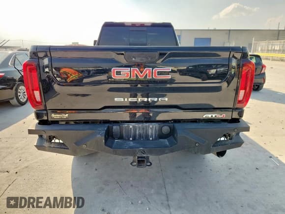 ✅ 2022 GMC Sierra 2500HD AT4 • VIN: 1GT49PEY5NF324774 • Lot: 82051465. Wystawiony na Copart z przebiegiem 157 005 mil. Bezpłatny archiwum sprzedaży aukcyjnych z USA i szczegółowy raport historii pojazdu na DreamBid. Zdjęcie 6.