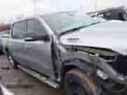 2019 Ram 1500 Big Horn z VIN 1C6SRFFT3KN805491, wystawiony jako IAAI lot #41457602 z przebiegiem 107 632 mil mil oraz . Historia ofert i sprzedaży dostępna na DreamBid. Obrazek 14.