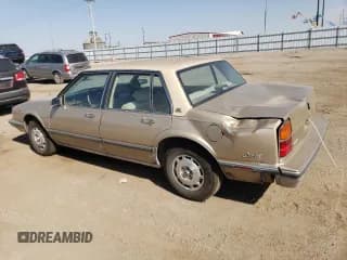 ✅ 1987 Oldsmobile 88 • VIN: 1G3HY5137HW311807 • Lot: 74605344. Wystawiony na Copart z przebiegiem 124 614 mil. Bezpłatny archiwum sprzedaży aukcyjnych z USA i szczegółowy raport historii pojazdu na DreamBid. Zdjęcie 2.
