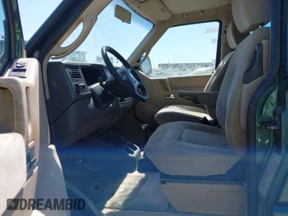 ✅ 2003 Volkswagen EuroVan GLS • VIN: WV2KB47033H002204 • Lot: 41977586. Wystawiony na IAAI z przebiegiem 124 749 mil. Bezpłatny archiwum sprzedaży aukcyjnych z USA i szczegółowy raport historii pojazdu na DreamBid. Zdjęcie 5.