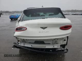 ✅ 2022 Bentley Bentayga V8 • VIN: SJAAM2ZV7NC014682 • Lot: 86180655. Wystawiony na Copart z przebiegiem 25 326 mil. Bezpłatny archiwum sprzedaży aukcyjnych z USA i szczegółowy raport historii pojazdu na DreamBid. Zdjęcie 6.