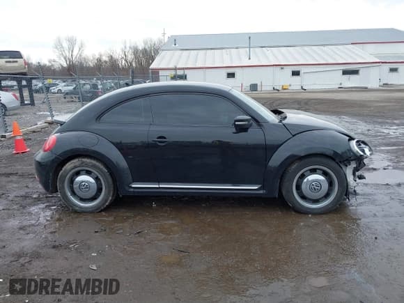 ✅ 2015 Volkswagen Beetle Fleet Edition • VIN: 3VWF17AT6FM607306 • Lot: 41662349. Listed on IAAI with 66,502 mi. Free auction sales archive from the USA and detailed vehicle history report at DreamBid. Image 14.