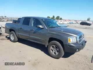 2007 Dodge Dakota SLT z VIN 1D7HE48K57S186379, wystawiony jako IAAI lot #43442343 z przebiegiem 246 027 mil mil oraz . Historia ofert i sprzedaży dostępna na DreamBid. Obrazek 1.