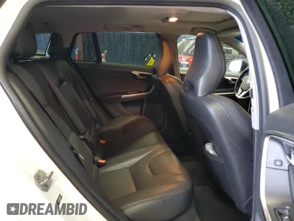 ✅ 2016 Volvo V60 T5 • VIN: YV4612HK5G1011022 • Лот: 86614075. Опубликован ранее на Copart с пробегом 114 982 миль. Бесплатный доступ к архиву аукционных продаж из США и подробный отчёт об истории автомобиля на DreamBid. Изображение 11.