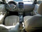 ✅ 2015 Nissan Versa S Plus • VIN: 3N1CN7AP6FL827888 • Lot: 94734925. Wystawiony na Copart z przebiegiem 122 214 mil. Bezpłatny archiwum sprzedaży aukcyjnych z USA i szczegółowy raport historii pojazdu na DreamBid. Zdjęcie 8.