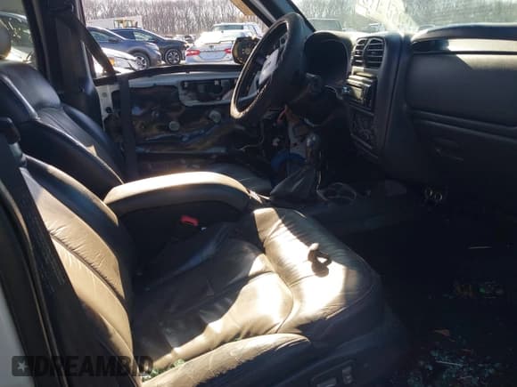 ✅ 2001 Chevrolet Blazer LT • VIN: 1GNDT13W312156772 • Lot: 41826929. Wystawiony na IAAI z przebiegiem 195 474 mil. Bezpłatny archiwum sprzedaży aukcyjnych z USA i szczegółowy raport historii pojazdu na DreamBid. Zdjęcie 5.