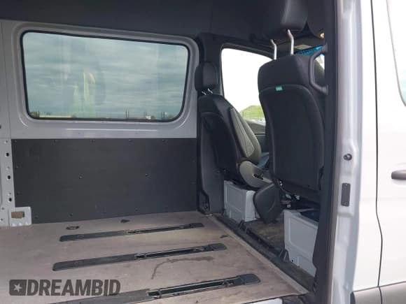 ✅ 2022 Mercedes-Benz Sprinter Cargo • VIN: W1W4EBVY0NT082643 • Lot: 41901402. Listed on IAAI with 93,262 mi. Free auction sales archive from the USA and detailed vehicle history report at DreamBid. Image 8.