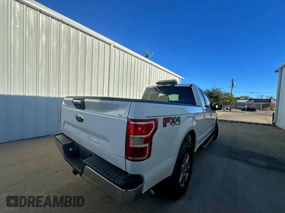 ✅ 2018 Ford F-150 XL • VIN: 1FTFX1E53JFE38168 • Lot: 95016235. Wystawiony na Copart z przebiegiem 195 027 mil. Bezpłatny archiwum sprzedaży aukcyjnych z USA i szczegółowy raport historii pojazdu na DreamBid. Zdjęcie 4.