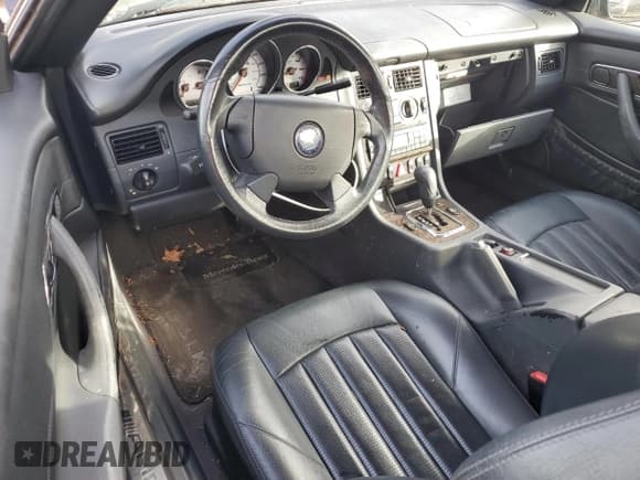 ✅ 2002 Mercedes-Benz SLK 3.2L AMG • VIN: WDBKK66F42F230978 • Лот: 71451144. Опубликован ранее на Copart с пробегом 50 610 миль. Бесплатный доступ к архиву аукционных продаж из США и подробный отчёт об истории автомобиля на DreamBid. Изображение 8.