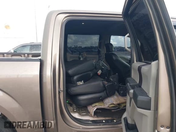 ✅ 2019 Ford F-150 XL • VIN: 1FTEW1C50KKD14501 • Lot: 42955908. Wystawiony na IAAI z przebiegiem 88 578 mil. Bezpłatny archiwum sprzedaży aukcyjnych z USA i szczegółowy raport historii pojazdu na DreamBid. Zdjęcie 8.