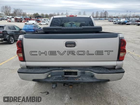 ✅ 2005 Chevrolet Silverado 1500 LS • VIN: 1GCEK19VX5Z298760 • Lot: 44571795. Wystawiony na Copart z przebiegiem 206 173 mil mil. Skorzystaj z bezpłatnego archiwum sprzedaży aukcyjnych z USA i zobacz szczegółowy raport historii pojazdu na DreamBid. Zdjęcie 6.