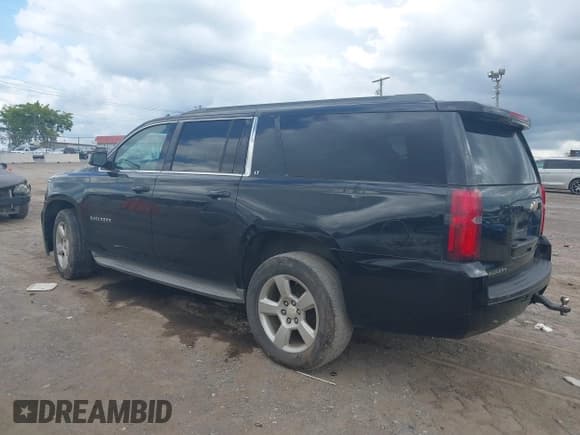 ✅ 2015 Chevrolet Suburban LT • VIN: 1GNSCJKC1FR545648 • Lot: 42982512. Wystawiony na IAAI z przebiegiem 405 947 mil. Bezpłatny archiwum sprzedaży aukcyjnych z USA i szczegółowy raport historii pojazdu na DreamBid. Zdjęcie 14.