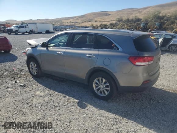✅ 2017 Kia Sorento LX • VIN: 5XYPG4A5XHG307127 • Lot: 85592015. Listed on Copart with 124,459 mi. Free auction sales archive from the USA and detailed vehicle history report at DreamBid. Image 2.