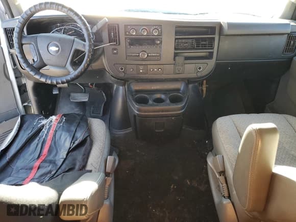 ✅ 2018 Chevrolet Express Passenger LT • VIN: 1GAZGPFGXJ1332144 • Lot: 87666475. Wystawiony na Copart z przebiegiem 141 953 mil. Bezpłatny archiwum sprzedaży aukcyjnych z USA i szczegółowy raport historii pojazdu na DreamBid. Zdjęcie 8.