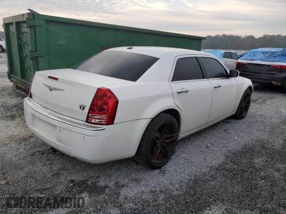 ✅ 2010 Chrysler 300 S • VIN: 2C3CA9CT5AH255944 • Lot: 73340114. Wystawiony na Copart z przebiegiem 244 520 mil. Bezpłatny archiwum sprzedaży aukcyjnych z USA i szczegółowy raport historii pojazdu na DreamBid. Zdjęcie 3.