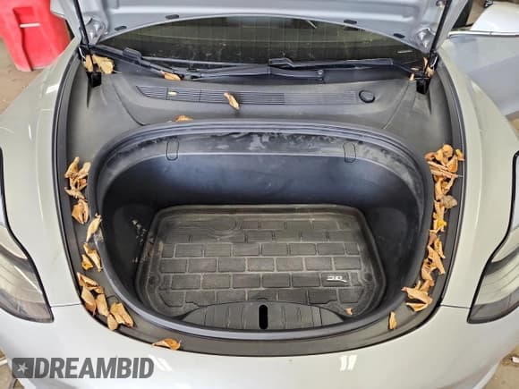 ✅ 2018 Tesla Model 3 Long Range Battery • VIN: 5YJ3E1EB4JF087614 • Lot: 92456345. Wystawiony na Copart z przebiegiem 40 486 mil. Bezpłatny archiwum sprzedaży aukcyjnych z USA i szczegółowy raport historii pojazdu na DreamBid. Zdjęcie 11.