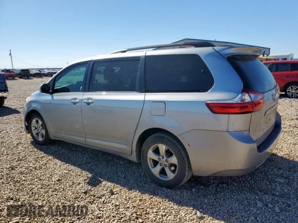 ✅ 2017 Toyota Sienna LE • VIN: 5TDKZ3DC3HS867373 • Lot: 91792765. Listed on Copart with 210,841 mi. Free auction sales archive from the USA and detailed vehicle history report at DreamBid. Image 2.