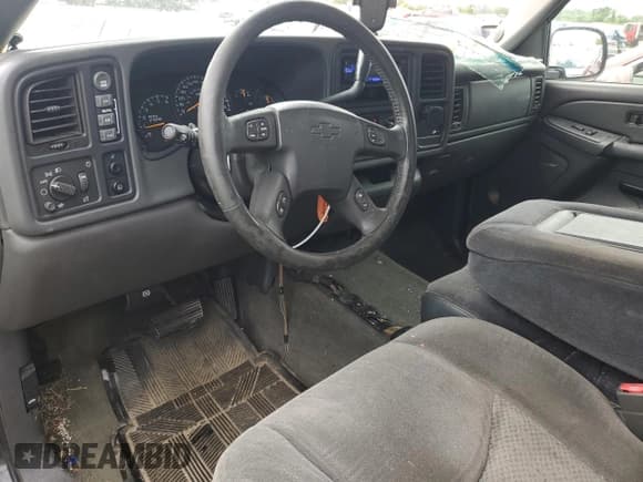 ✅ 2004 Chevrolet Silverado 1500 Z71 • VIN: 1GCEK19TX4Z176414 • Lot: 70050204. Listed on Copart with 189,720 mi. Free auction sales archive from the USA and detailed vehicle history report at DreamBid. Image 8.