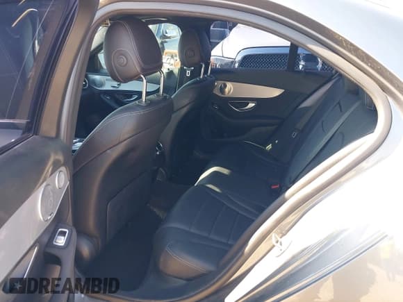 ✅ 2019 Mercedes-Benz C 300 • VIN: 55SWF8DB4KU315597 • Lot: 42873480. Wystawiony na IAAI z przebiegiem 56 169 mil. Bezpłatny archiwum sprzedaży aukcyjnych z USA i szczegółowy raport historii pojazdu na DreamBid. Zdjęcie 8.