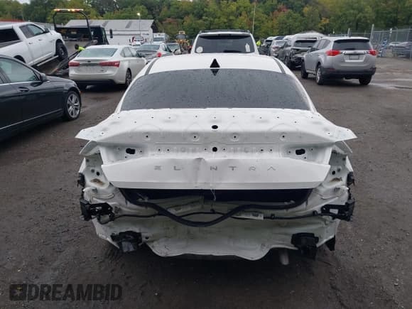 ✅ 2024 Hyundai Elantra SEL • VIN: KMHLM4DG8RU641513 • Lot: 43403885. Listed on IAAI with 33,573 mi. Free auction sales archive from the USA and detailed vehicle history report at DreamBid. Image 17.