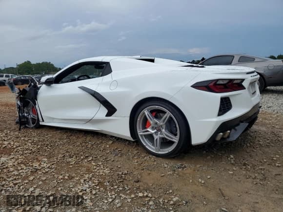 ✅ 2022 Chevrolet Corvette 1LT • VIN: 1G1YA3D42N5101221 • Lot: 60999375. Wystawiony na Copart z przebiegiem 14 033 mil. Bezpłatny archiwum sprzedaży aukcyjnych z USA i szczegółowy raport historii pojazdu na DreamBid. Zdjęcie 2.