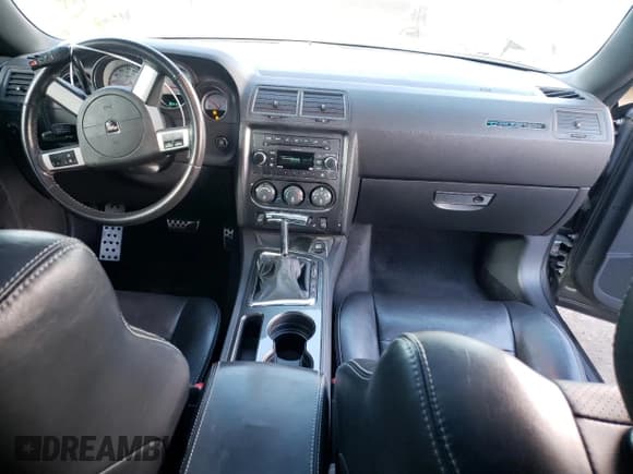 ✅ 2009 Dodge Challenger R/T • VIN: 2B3LJ54T49H579922 • Lot: 85990124. Wystawiony na Copart z przebiegiem 137 613 mil. Bezpłatny archiwum sprzedaży aukcyjnych z USA i szczegółowy raport historii pojazdu na DreamBid. Zdjęcie 8.